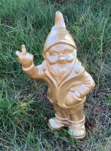 Op te slaan maatschappij patroon Gouden Tuinkabouter met Opgestoken Middelvinger Kopen? Kabouter Goudkleurig met Middelvinger Op te slaan maatschappij patroon Gouden Tuinkabouter met Opgestoken Middelvinger Kopen? Kabouter Goudkleurig met Middelvinger