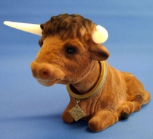 Stier voor op de hoedenplank