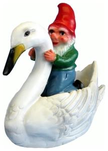 Tuinkabouter op zwaan