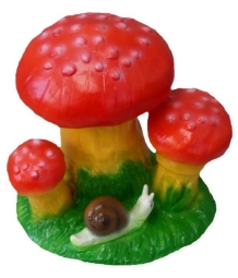 Paddenstoelen met slak tuinbeeld